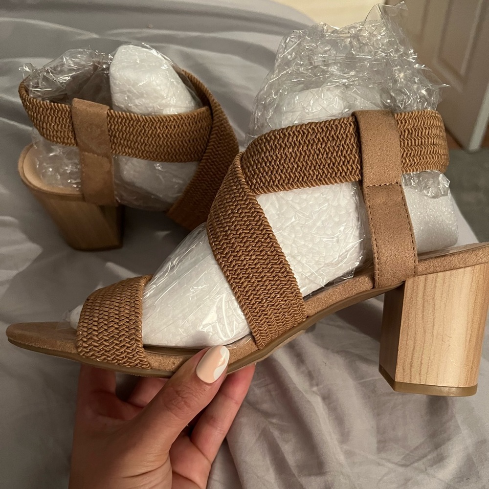 Vici Tan Heels Tan Sandals NWT